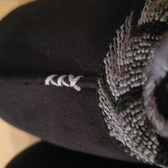 DEARFOAMS BRAND WOMENS BLACK MEMORY FOAM SLIPPERS SIZE SMALL 5-6 - Picture 6 of 12